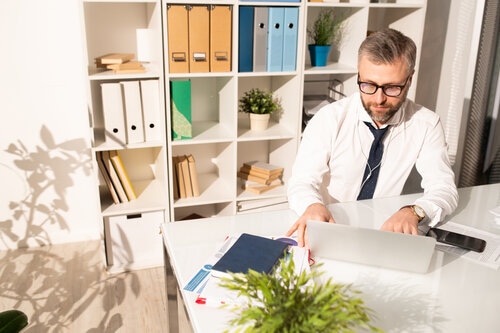 business analyst making business application